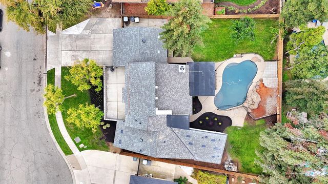 512 E Kelso Avenue, Fresno, CA 93720