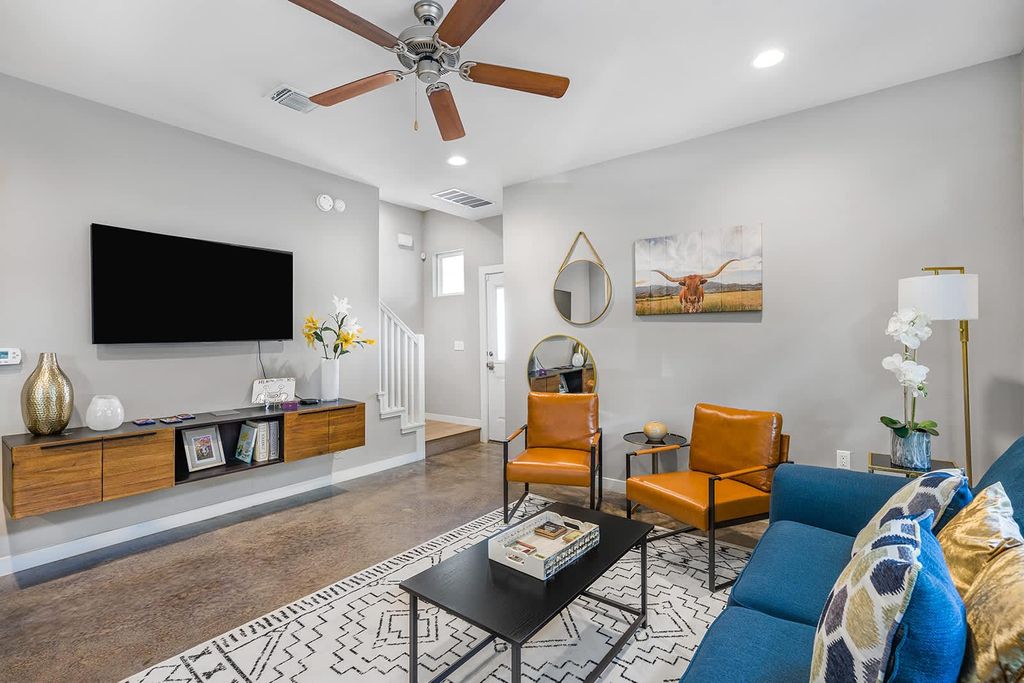 209 E 52nd ST B, Austin, TX 78751