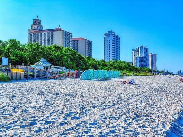 682 95th AVE N, Naples, FL 34108