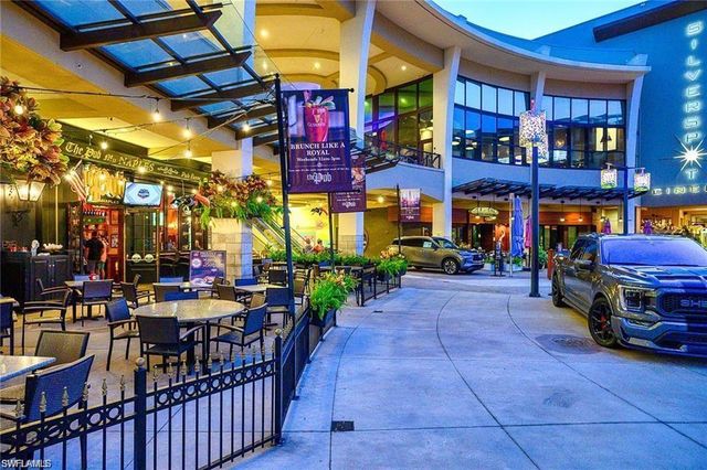 682 95th AVE N, Naples, FL 34108