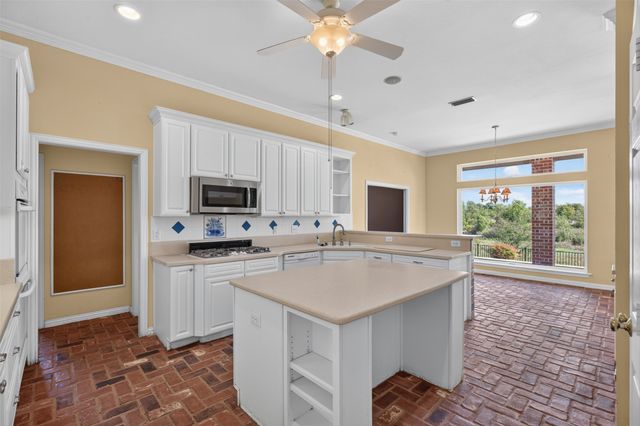 1601 Bent Creek Drive, Cleburne, TX 76033