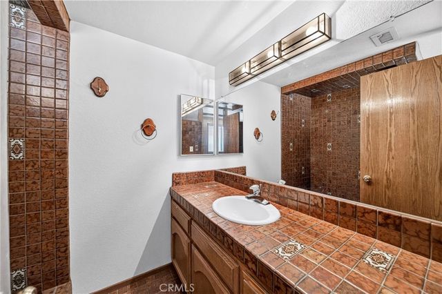 17998 Pebble Beach, Victorville, CA 92395
