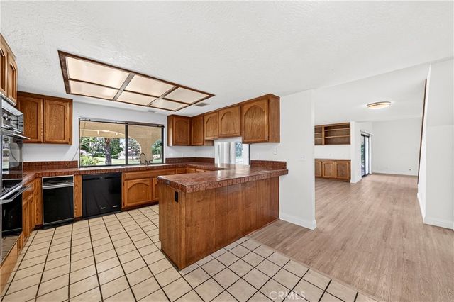 17998 Pebble Beach, Victorville, CA 92395