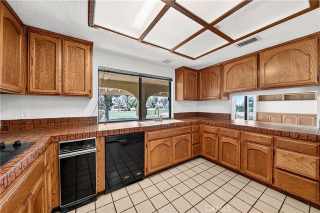 17998 Pebble Beach, Victorville, CA 92395