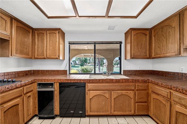 17998 Pebble Beach, Victorville, CA 92395