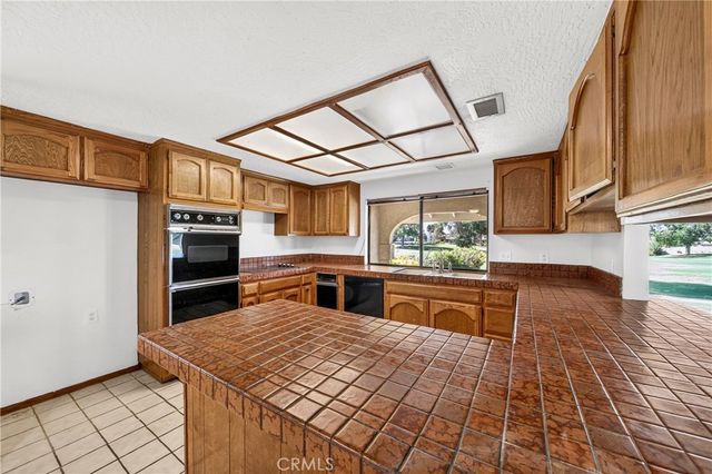 17998 Pebble Beach, Victorville, CA 92395