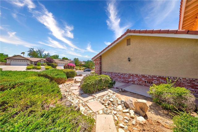 17998 Pebble Beach, Victorville, CA 92395
