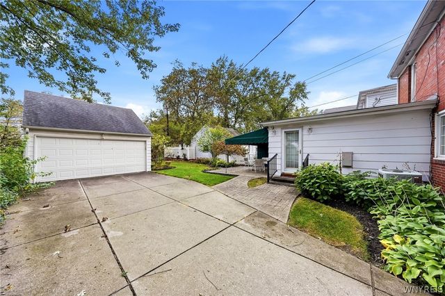 64 Grosvenor Road, Tonawanda, NY 14223