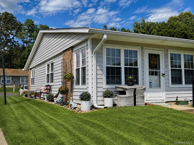 275 Berwick Court A, Ridge, NY 11961