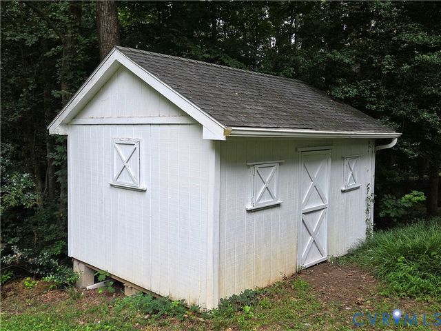 2409 Stuts Ln, North Chesterfield, VA 23236