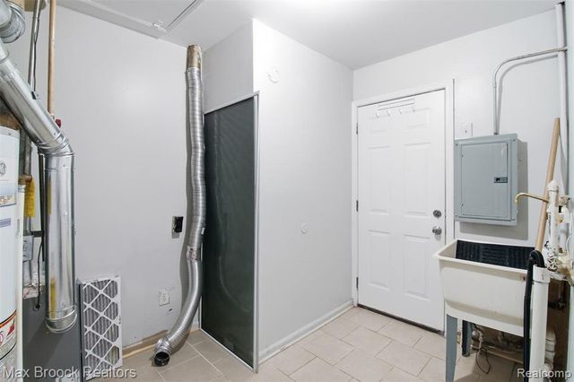 10431 Corning Street, Oak Park, MI 48237