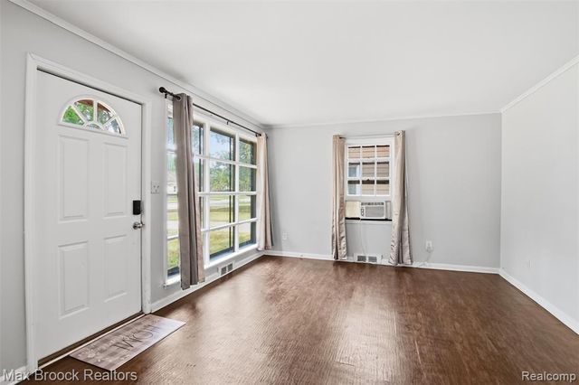 10431 Corning Street, Oak Park, MI 48237