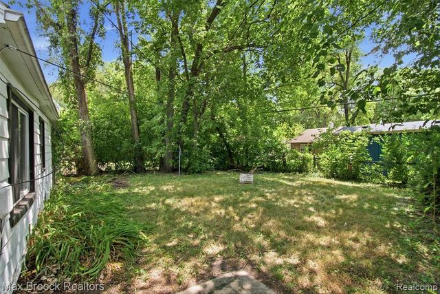 10431 Corning Street, Oak Park, MI 48237
