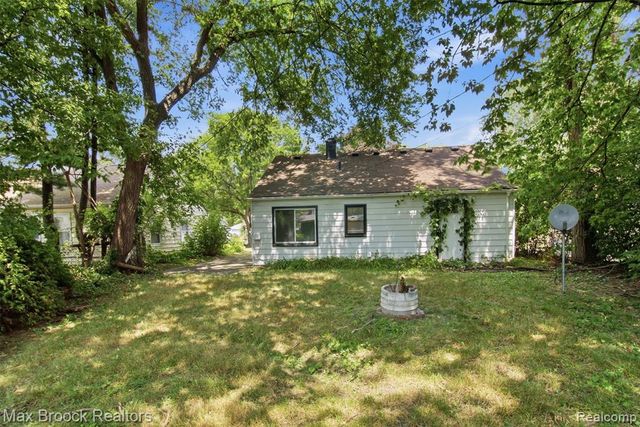 10431 Corning Street, Oak Park, MI 48237
