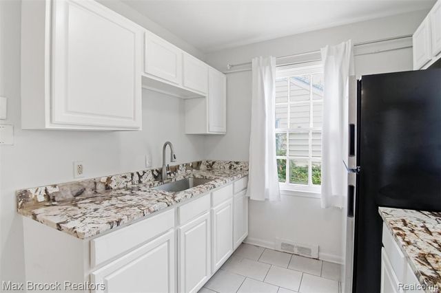 10431 Corning Street, Oak Park, MI 48237