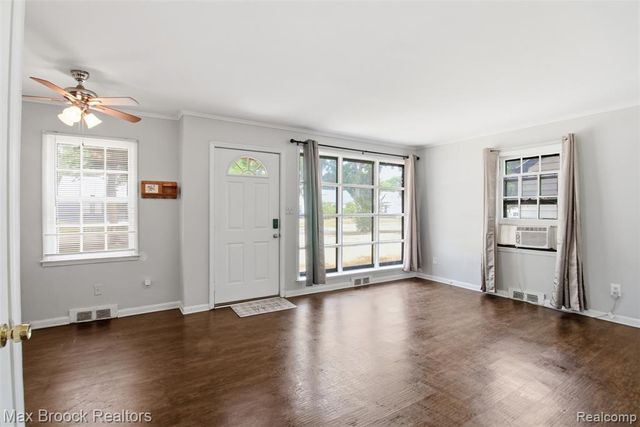 10431 Corning Street, Oak Park, MI 48237