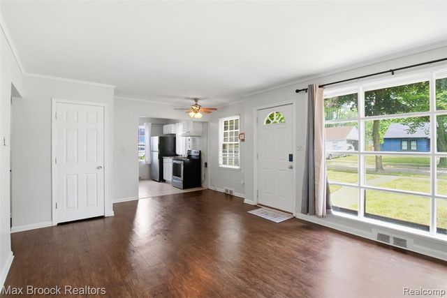 10431 Corning Street, Oak Park, MI 48237
