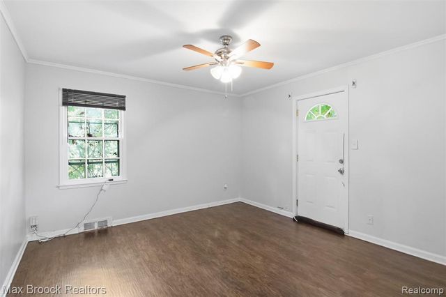 10431 Corning Street, Oak Park, MI 48237