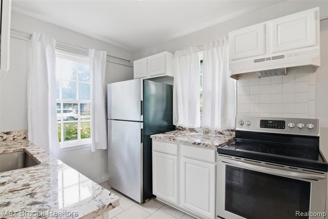 10431 Corning Street, Oak Park, MI 48237