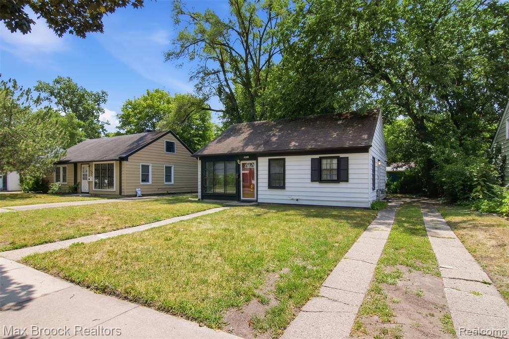 10431 Corning Street, Oak Park, MI 48237