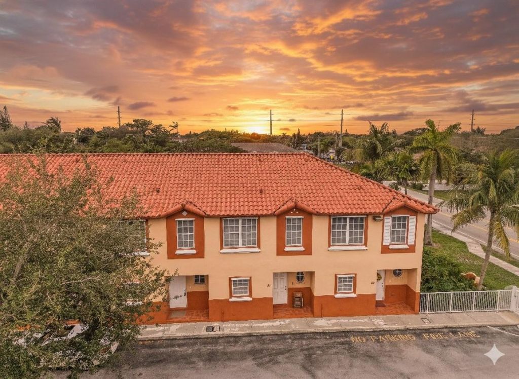 2314 Johnson Street 20C, Hollywood, FL 33020