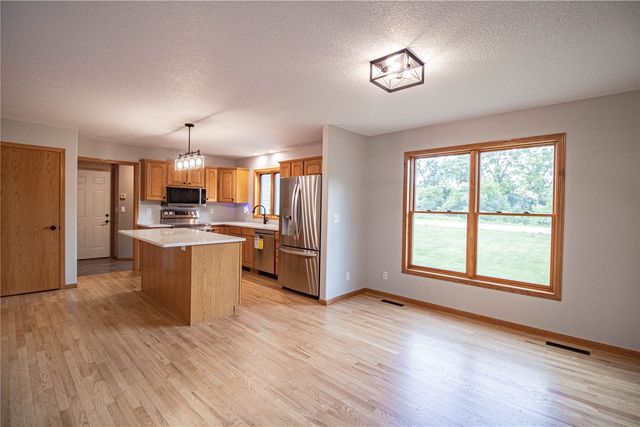 2050 Sky View Drive, Marion, IA 52302