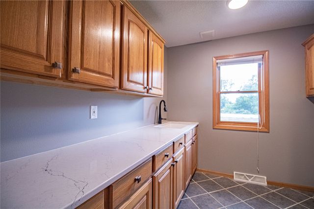 2050 Sky View Drive, Marion, IA 52302