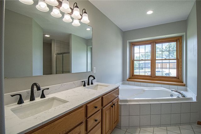 2050 Sky View Drive, Marion, IA 52302