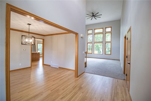 2050 Sky View Drive, Marion, IA 52302