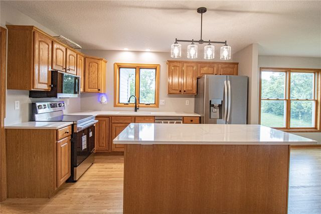 2050 Sky View Drive, Marion, IA 52302