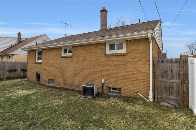 275 North Willowlawn Parkway, Cheektowaga, NY 14206