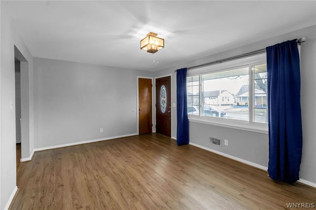 275 North Willowlawn Parkway, Cheektowaga, NY 14206