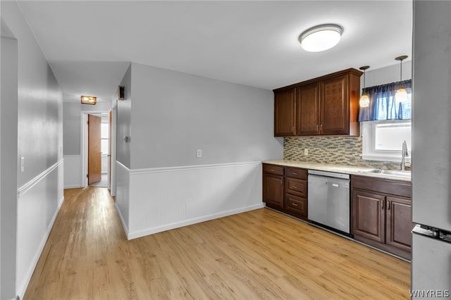 275 North Willowlawn Parkway, Cheektowaga, NY 14206