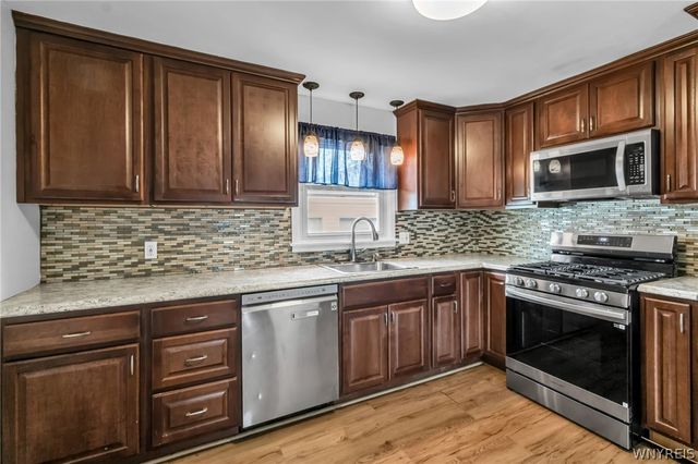 275 North Willowlawn Parkway, Cheektowaga, NY 14206