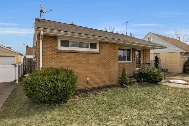 275 North Willowlawn Parkway, Cheektowaga, NY 14206