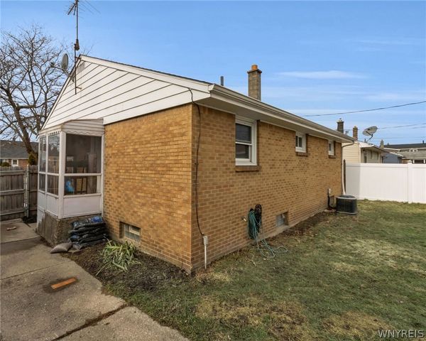 275 North Willowlawn Parkway, Cheektowaga, NY 14206