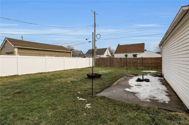 275 North Willowlawn Parkway, Cheektowaga, NY 14206