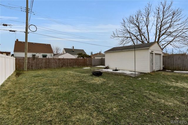 275 North Willowlawn Parkway, Cheektowaga, NY 14206