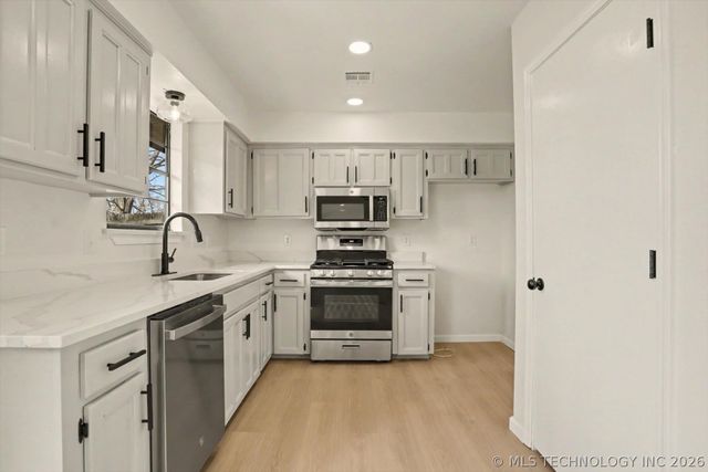 119 W Roanoke Street N, Broken Arrow, OK 74011