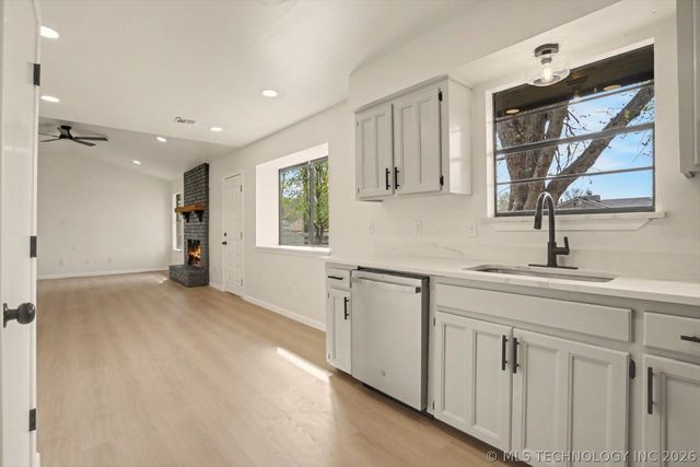 119 W Roanoke Street N, Broken Arrow, OK 74011