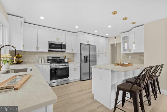 120 CANTERBURY RD, Mount Laurel, NJ 08054
