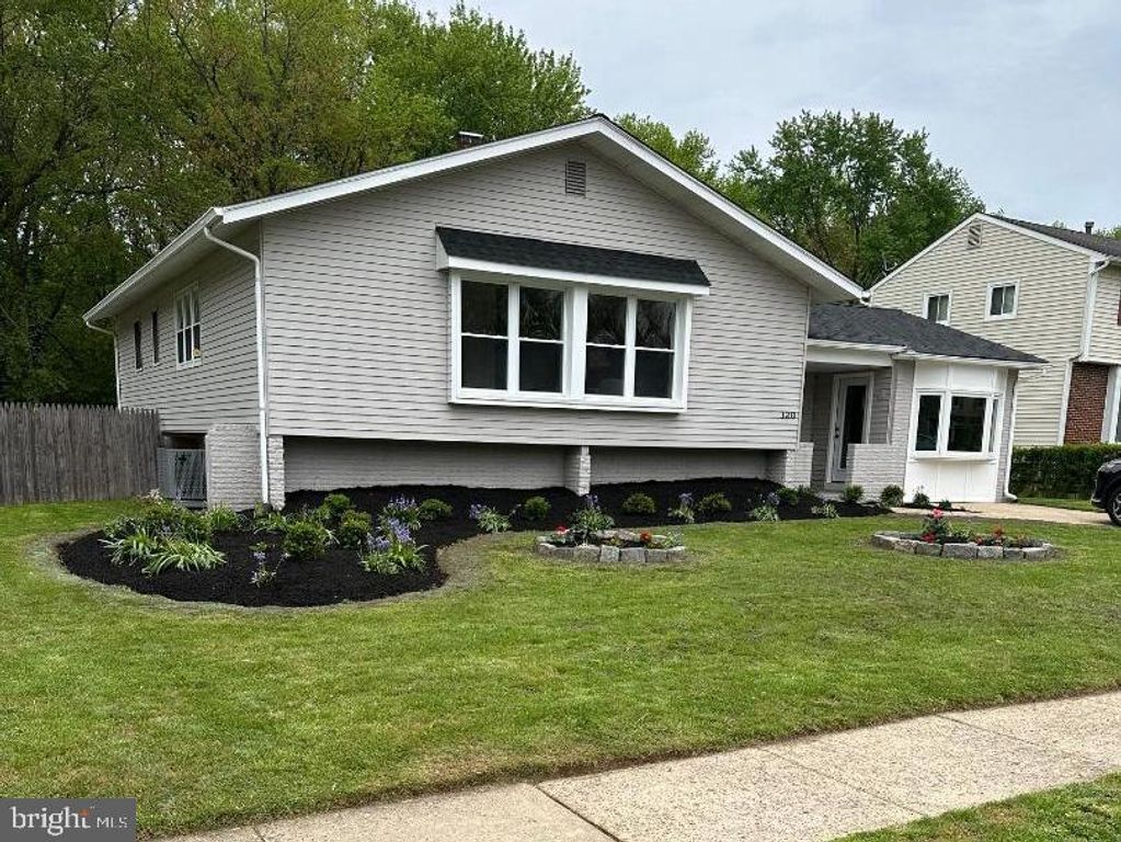120 CANTERBURY RD, Mount Laurel, NJ 08054