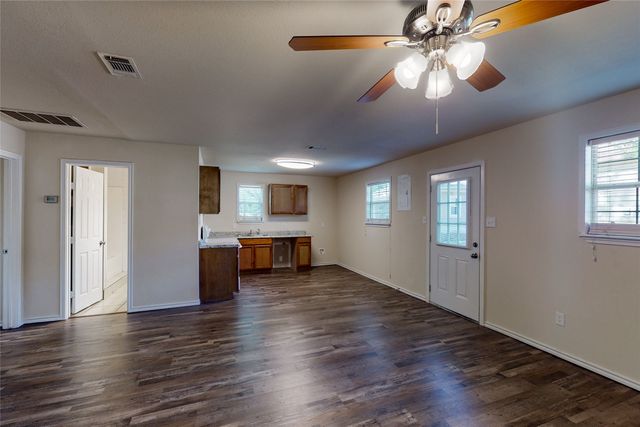 4413 Vermont Avenue B, Fort Worth, TX 76115