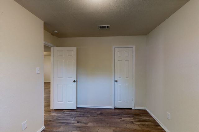 4413 Vermont Avenue B, Fort Worth, TX 76115