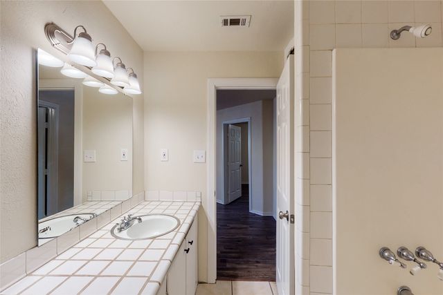 4413 Vermont Avenue B, Fort Worth, TX 76115
