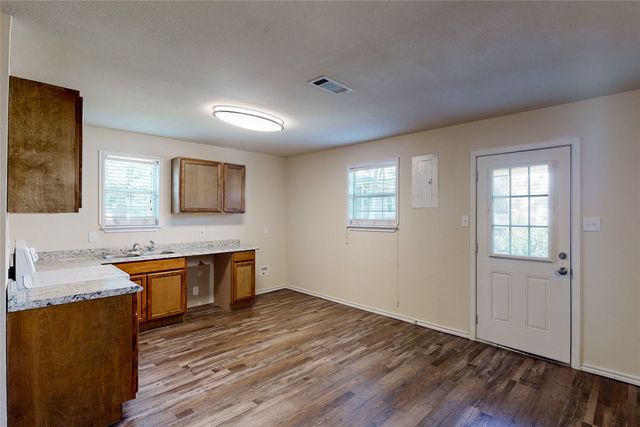 4413 Vermont Avenue B, Fort Worth, TX 76115