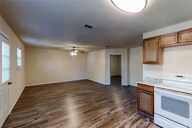 4413 Vermont Avenue B, Fort Worth, TX 76115