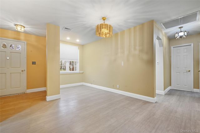 13 Cynthia Lane, Plainview, NY 11803