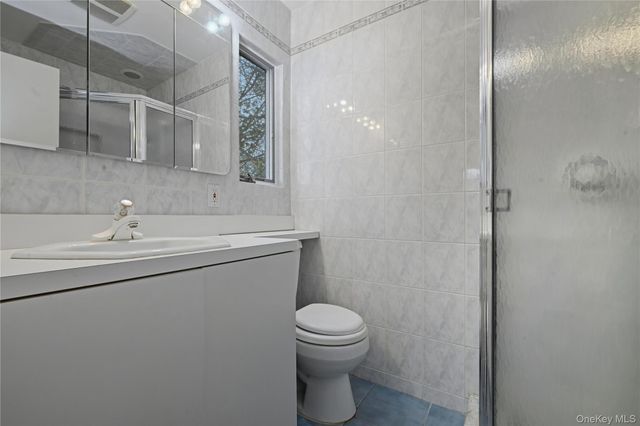 13 Cynthia Lane, Plainview, NY 11803