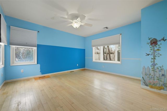 13 Cynthia Lane, Plainview, NY 11803